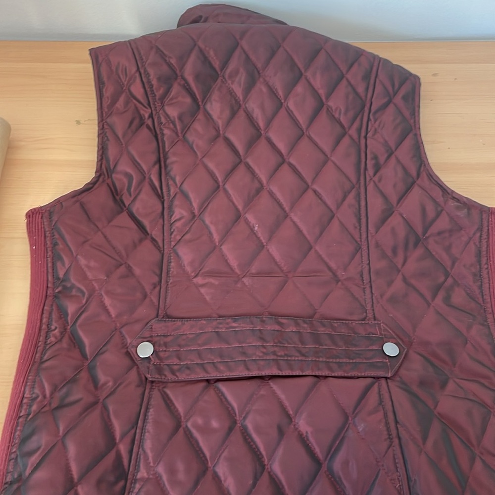 Shiny burgundy vest - Picture 6 of 6